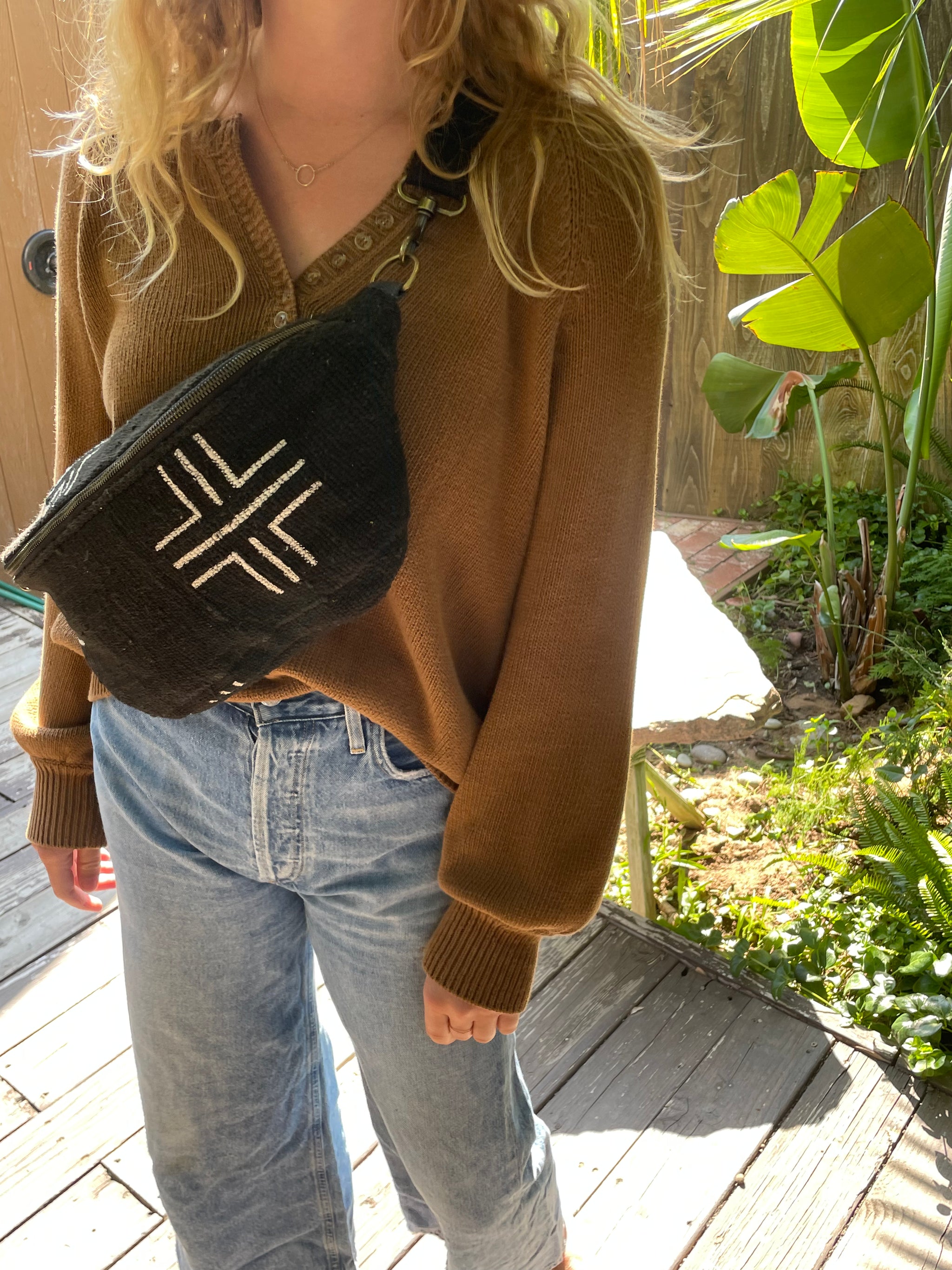 Black Crosses Sling Bag – Jenna Bee